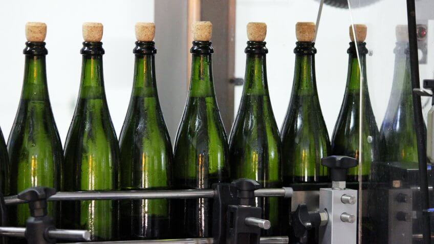 The bottles used for sparkling show some specific features.