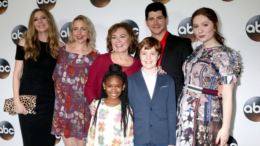 LOS ANGELES - JAN 8: Sarah Chalke, Lecy Goranson, Roseanne Barr, Guests.