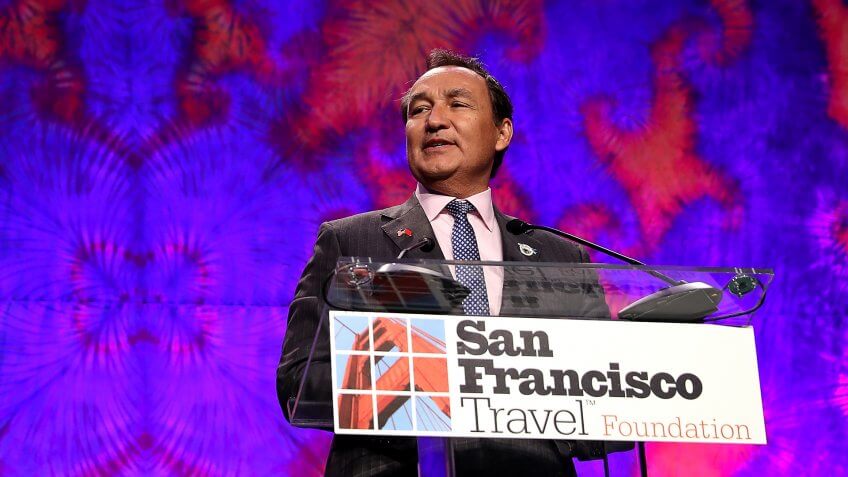 SAN FRANCISCO, CA - JUNE 01: United Airlines CEO Oscar Munoz speaks during the 107th Annual San Francisco Travel luncheon on June 1, 2017 in San Francisco, California.