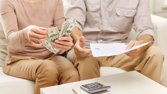 senoir-counting-money