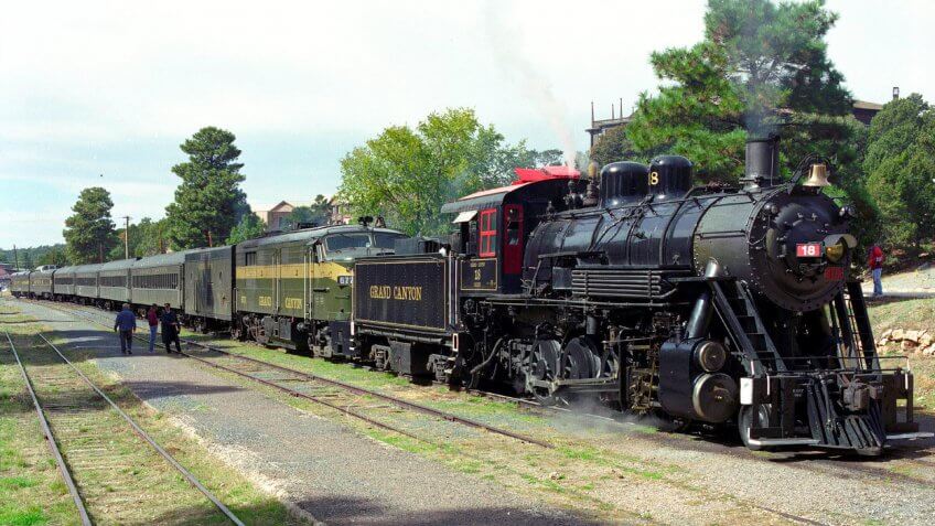 train THE GRAND CANYON RAILWAY OFFERS DAILY SERVICE BETWEEN GRAND CANYON N.