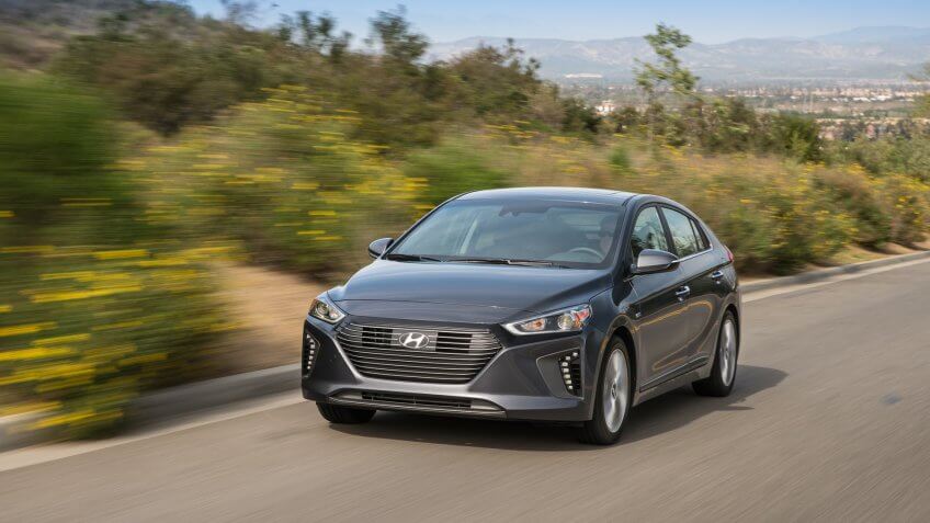 2016, 2017, 2017 IONIQ HEV, Front 3/4, Hyundai Motor America, IONIQ HEV, Vehicles, 2017 IONIQ HEV, Photos