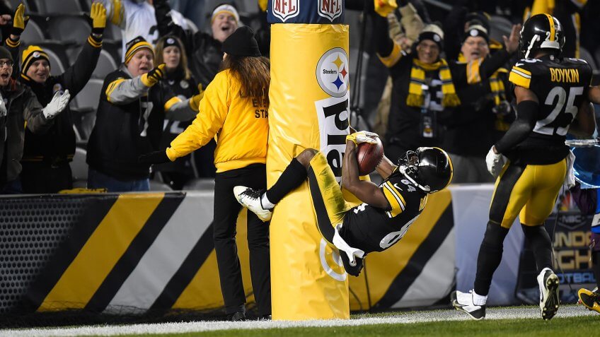 PITTSBURGH, PA - DECEMBER 6: Antonio Brown #84 of the Pittsburgh Steelers celebrates a fourth quarter touchdown by jumping on the goal post during the game against the Indianapolis Colts at Heinz Field on December 6, 2015 in Pittsburgh, Pennsylvania.