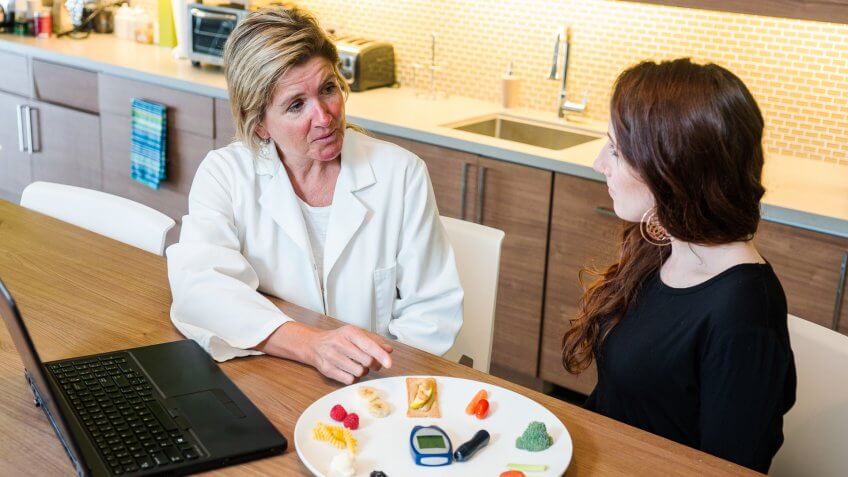 A female nutritionist consulting a diabetes patient on proper diet.