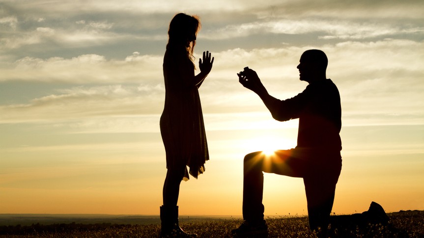 man proposing to woman