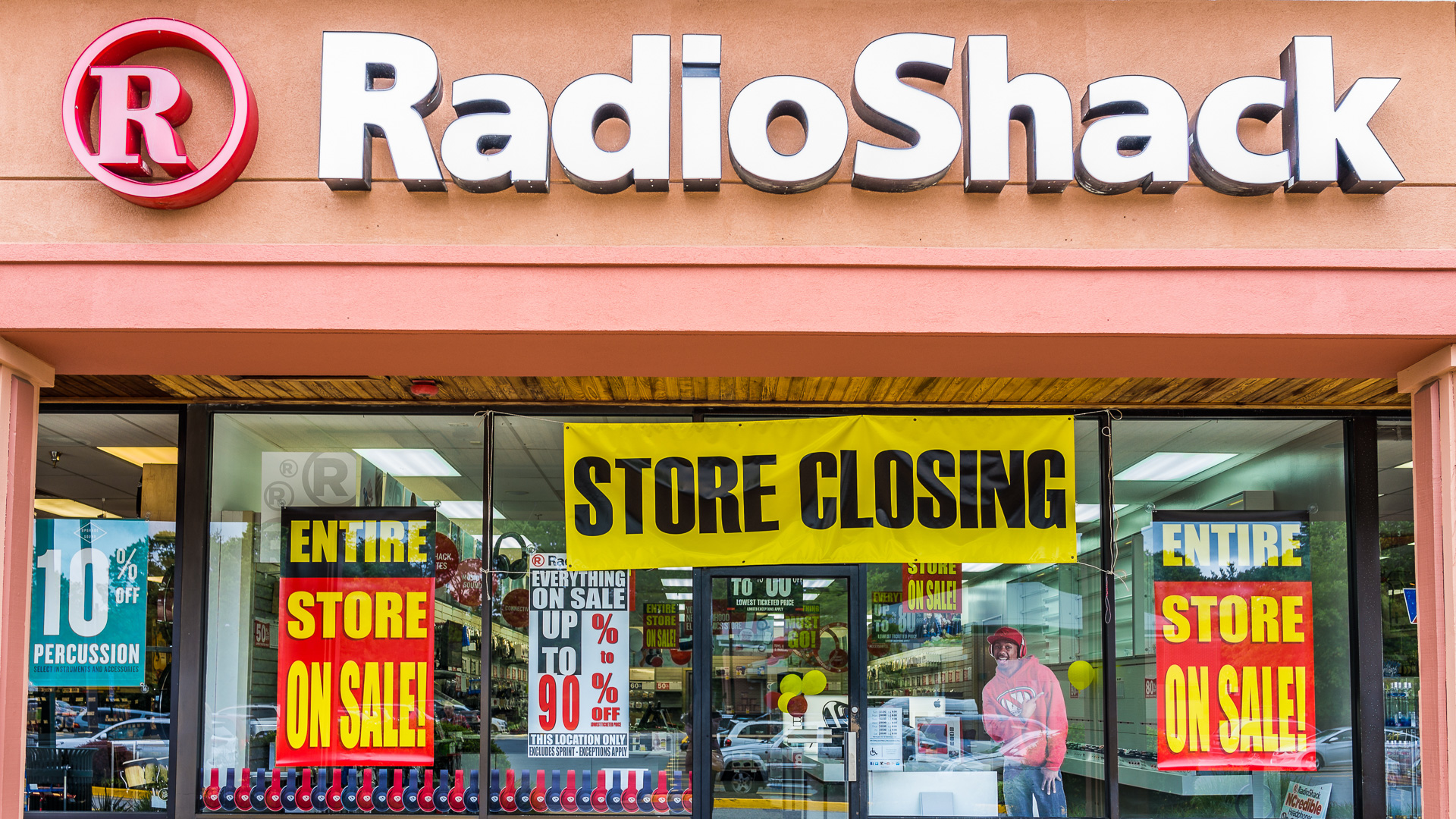 Closing 87 Pop-Up Kiosks As Its Retail Strategy Shifts : NPR