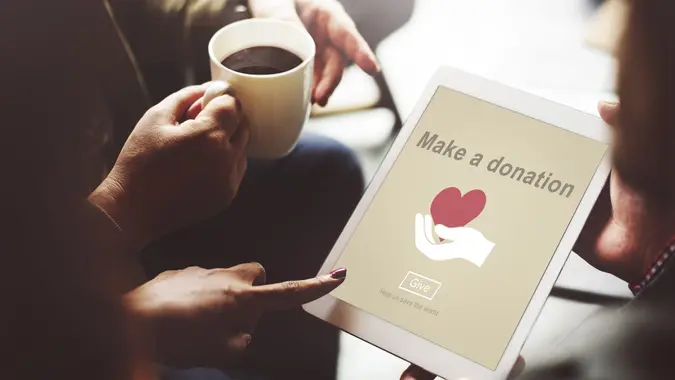 5 Ways To Give Back This Holiday Season Without Spending a Fortune