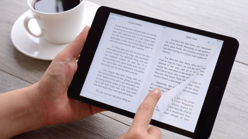 ?stanbul, Turkey - January 16, 2016: Apple iPad Mini displaying iBooks application.