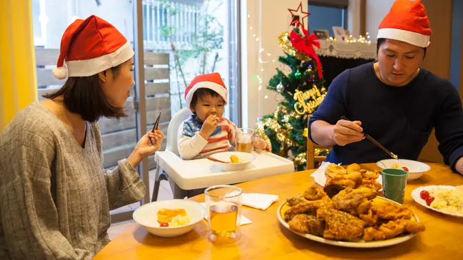 6 Cheap Holiday Traditions You Can Bring Back To Save Big