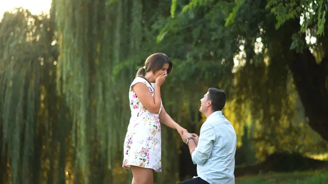 man proposing to girlfriend