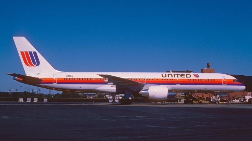 1989-United-Arilines-Boeing-757