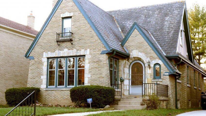 4055 N Newhall St Shorewood, WI 53211