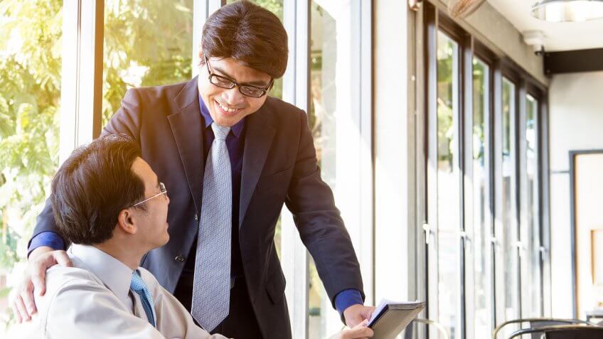 manager speaking with an employee