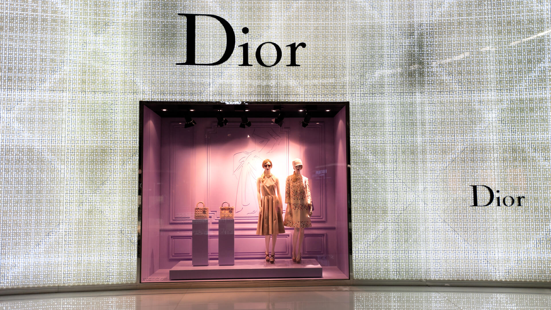 Top 10 Richest Fashion Brands of All Time Levi Dior HM or Louis  Vuitton  Financesonlinecom