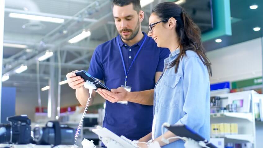 millennial-seeks-sales-associate-guidance