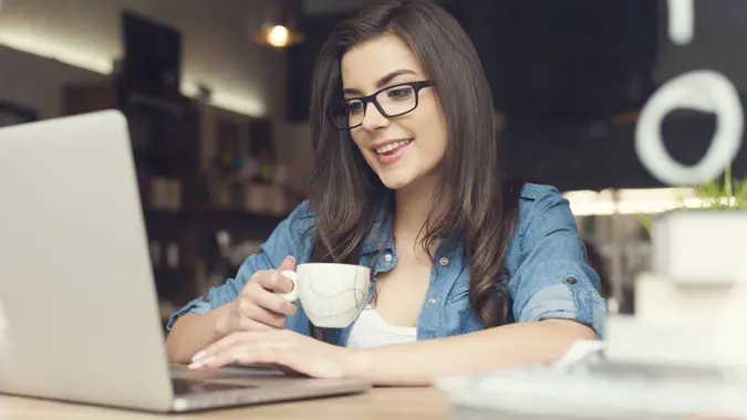 8 Small Habits That Will Build Your Money Know-How, According to an Expert