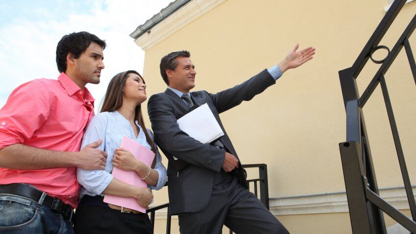 real-estate-agent