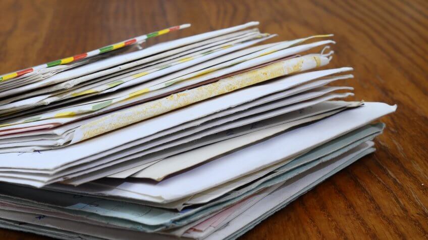 stack-of-mail-bills
