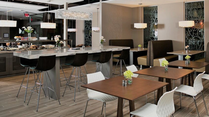 Airport, California, Escape Lounge, Food, Interiors, Lunch, MAG Lounge, Molly DeCoudreaux Photography, OAK's Best Feature: Escape Lounge, Oakland, Oakland Airport, head shot