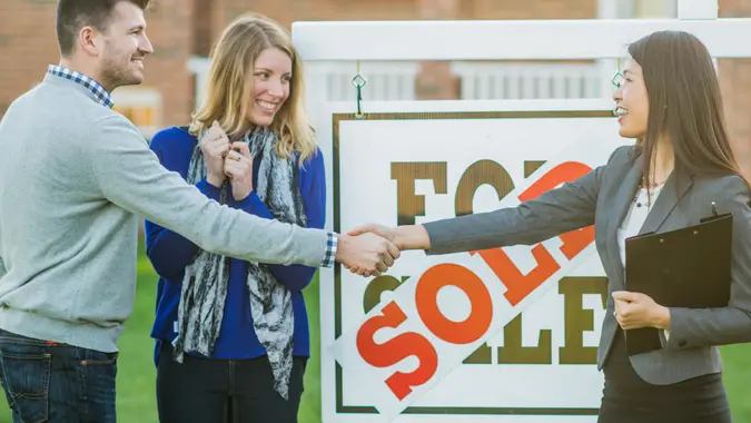Real Estate Experts: How To Negotiate Home Prices in 2024 Real Estate Experts: How To Negotiate Home Prices in 2024