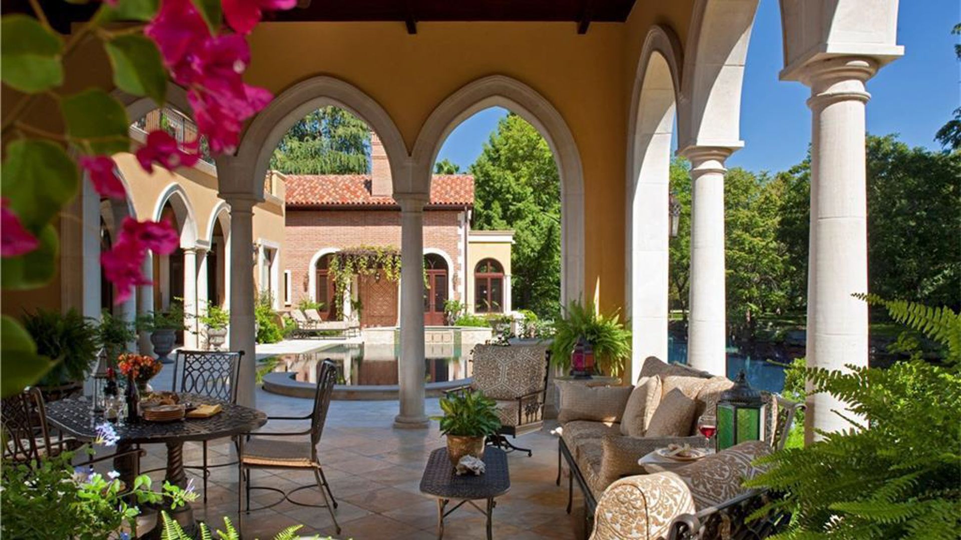 20 Strange, Unusual Homes on the Market GOBankingRates