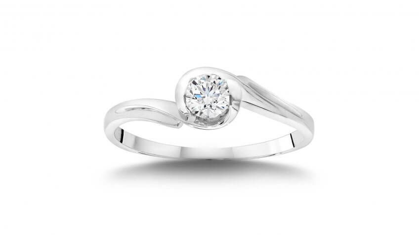 Round Brilliant Diamond 14-Karat White Gold Solitaire Ring