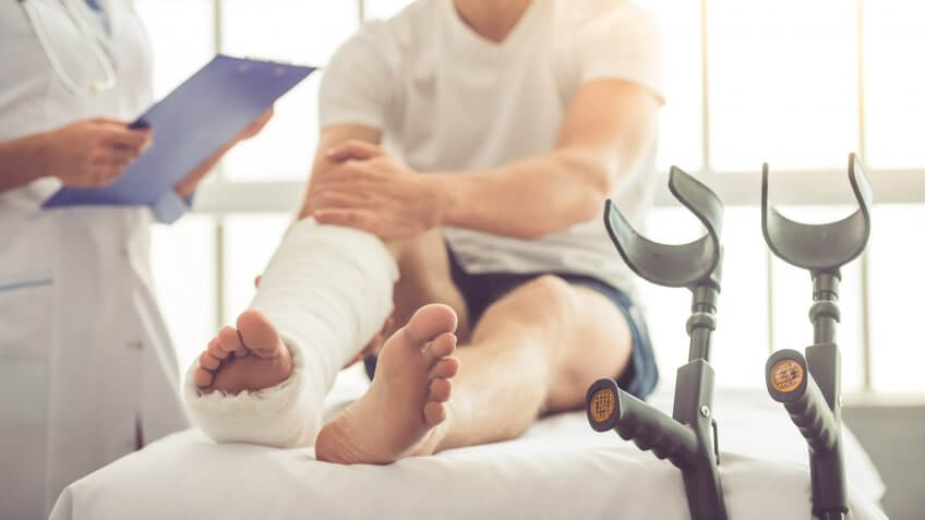 female-medical-doctor-man-injured