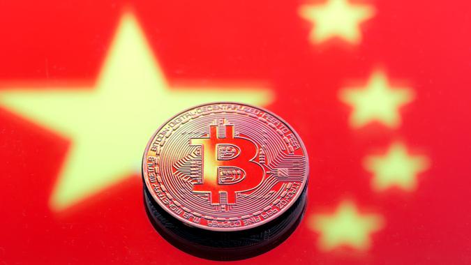 China-bans-coins-bitcoin-against-background-chinese-flag, blockchain