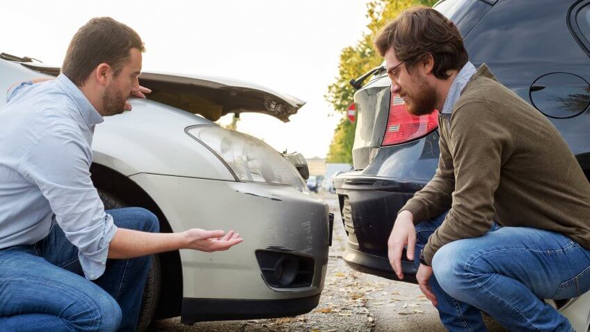two-men-arguing-after-car-accident