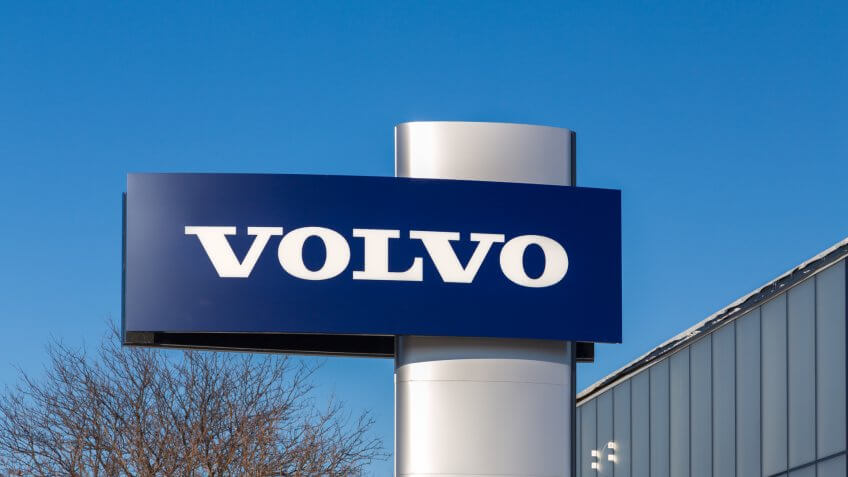 MINNEAPOLIS, MN/USA - JANUARY 14, 2017: Volvo automobile dealership sign and logo.