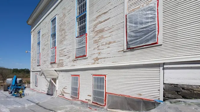 Lead paint removal at building