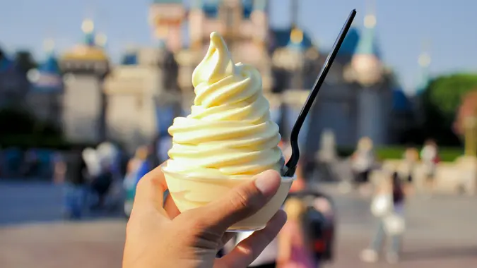 Disneyland, Disneyland Resort, Dole Whip, ice cream, soft serve, theme park