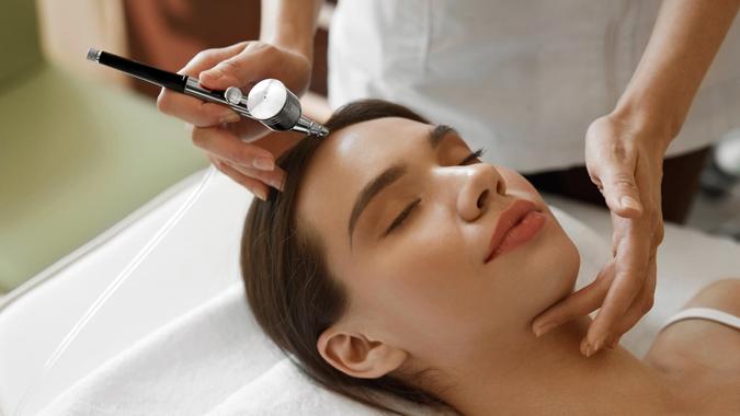 Heidi Klum's Treatment: Personal Face Training beauty treatment, facial treatment, oxygen treatment