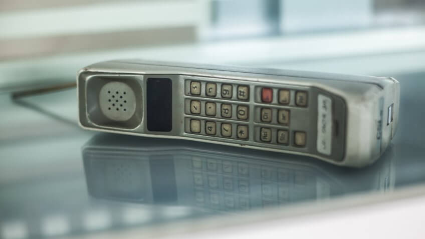 World's First Mobile Phone:Motorola DynaTAC 8000X
