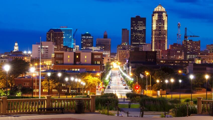 Downtown Des Moines, Iowa in the evening.