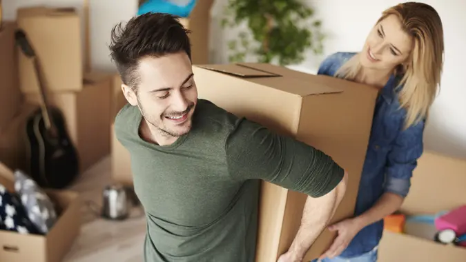 moving-out-of-apartment