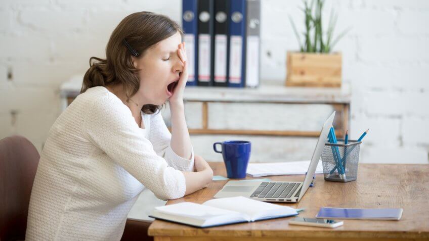woman-working-laptop