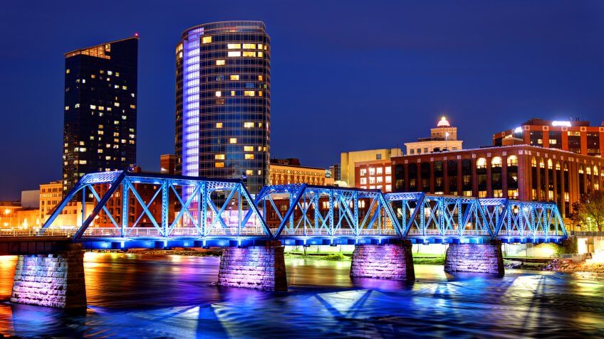 Grand Rapids Michigan skyline along the banks of the Grand river.