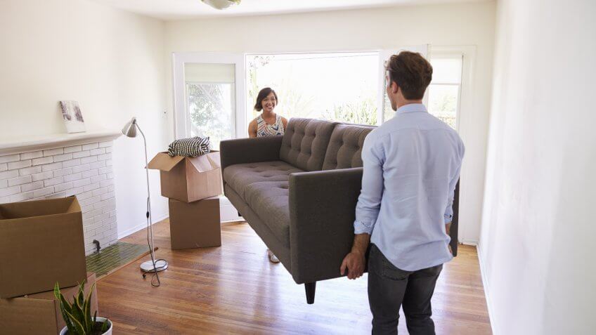 rent-apartment-couple