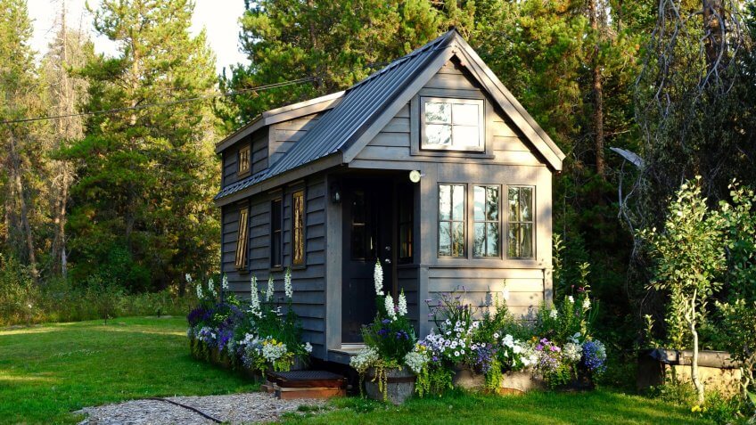 outdoor-tiny-home