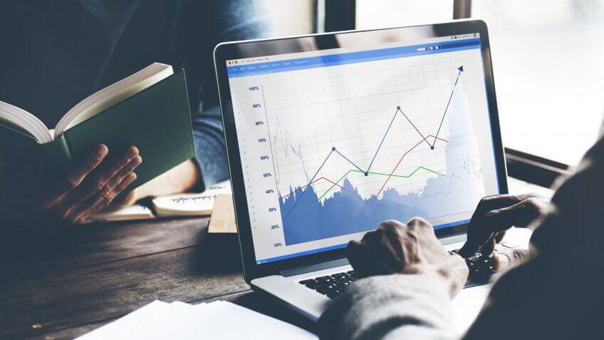 analytics-marketing-laptop