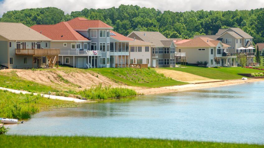 Luxury Lakeside Homes in Summer - beautiful vinyl siding vacation homes on a lake in Michigan, USA.