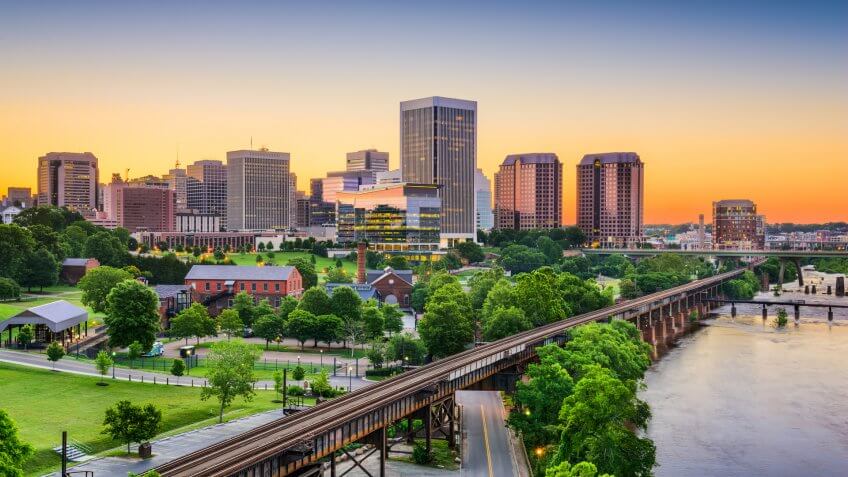 Richmond, Virginia, USA downtown skyline.