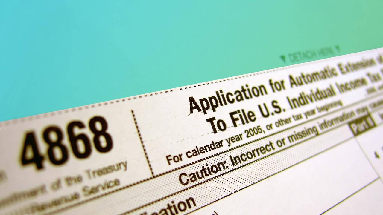 The Pros and Cons of Filing for a Tax Extension | GOBankingRates