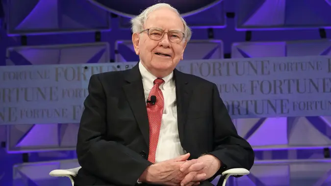 Warren Buffett’s 5/25 Rule: Transforming Savings Into Wealth