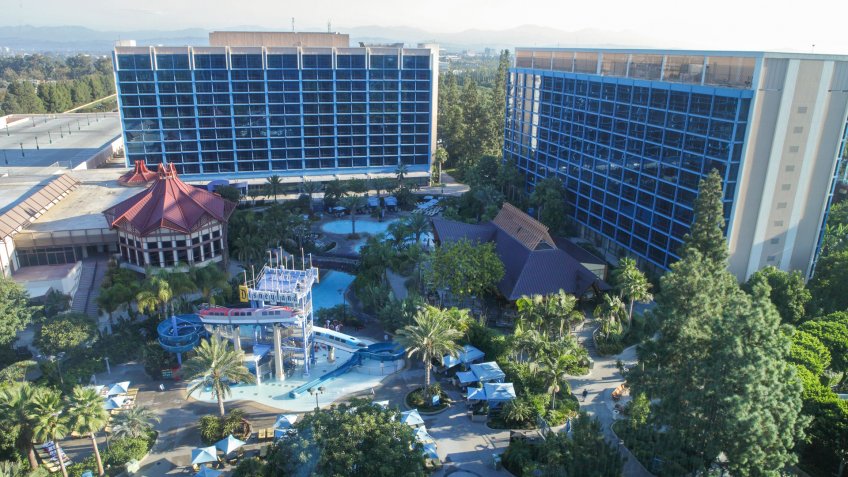 Disneyland Hotel, Disneyland Resort