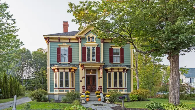 How Much the Middle Class Should Budget Each Year for an Older Home How Much the Middle Class Should Budget Each Year for an Older Home