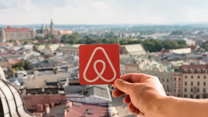 I Rent Out an Apartment on Airbnb: Here’s How Much Profit I Actually Bring In