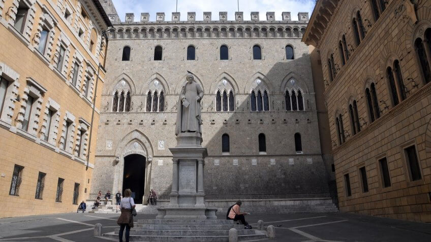 Siena, Piazza Salimbeni (Bank Monte dei Paschi di Siena).