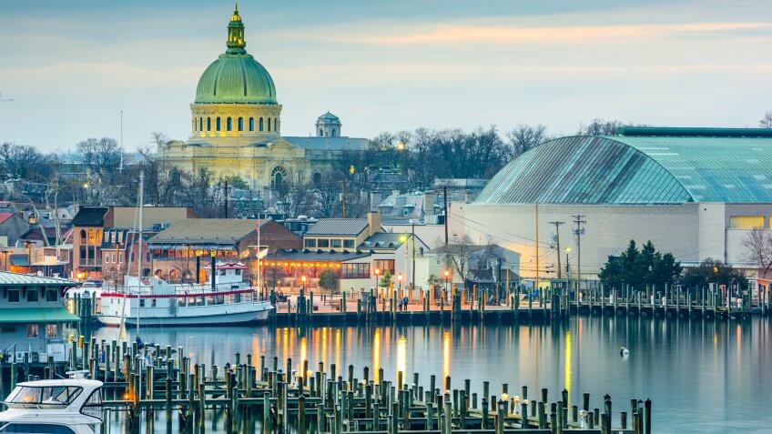 Annapolis, Maryland, USA town skyline at Chesapeake Bay with the United States Naval Academy Chapel dome.